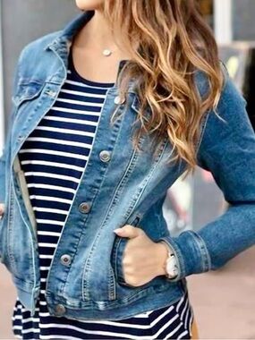 Grace & Lace | Womens Medium Blue Denim Button Front Trucker Style Jean Jacket L